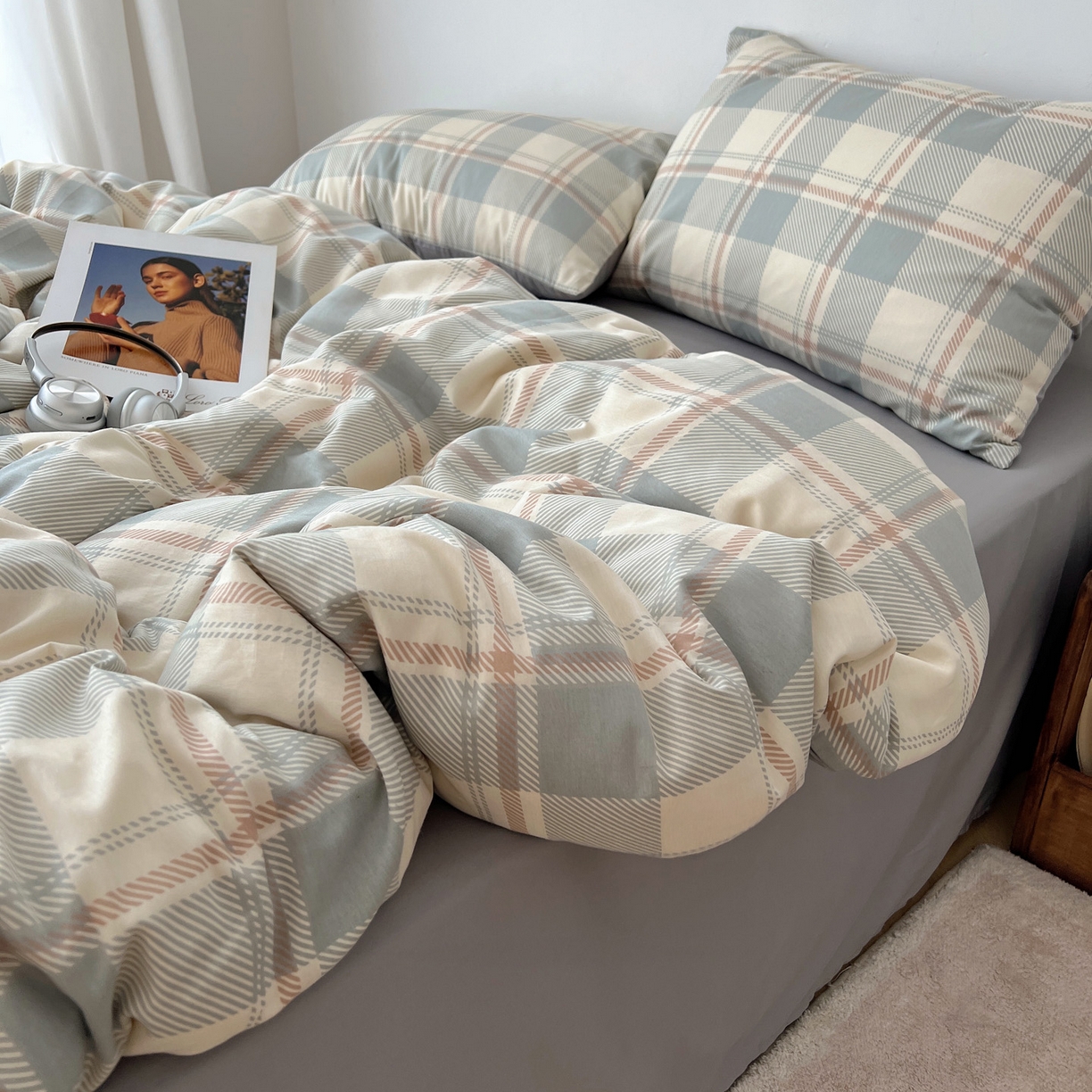 91家纺网 家纺一手货源 找家纺 雅居纺家纺 2025春夏新款全棉纯棉印花四件套 复古蓝灰格