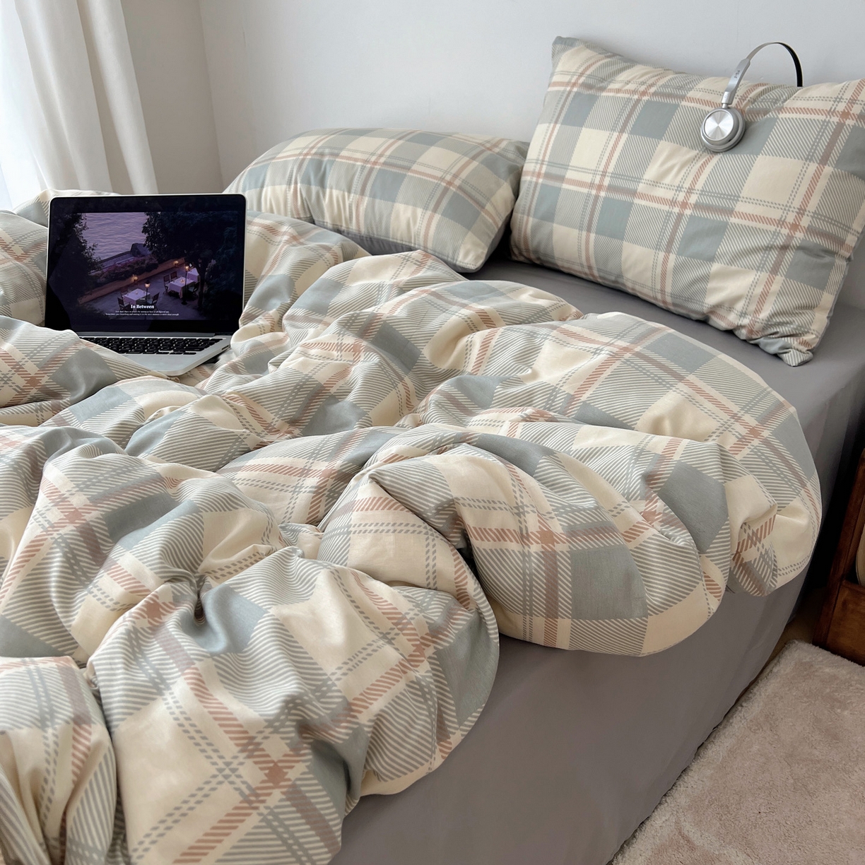 91家纺网 家纺一手货源 找家纺 雅居纺家纺 2025春夏新款全棉纯棉印花四件套 复古蓝灰格