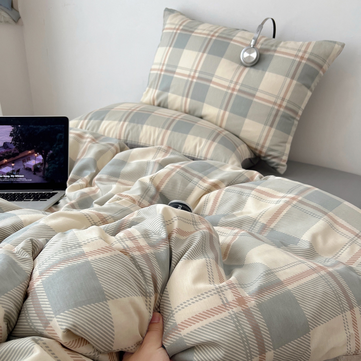 91家纺网 家纺一手货源 找家纺 雅居纺家纺 2025春夏新款全棉纯棉印花四件套 复古蓝灰格