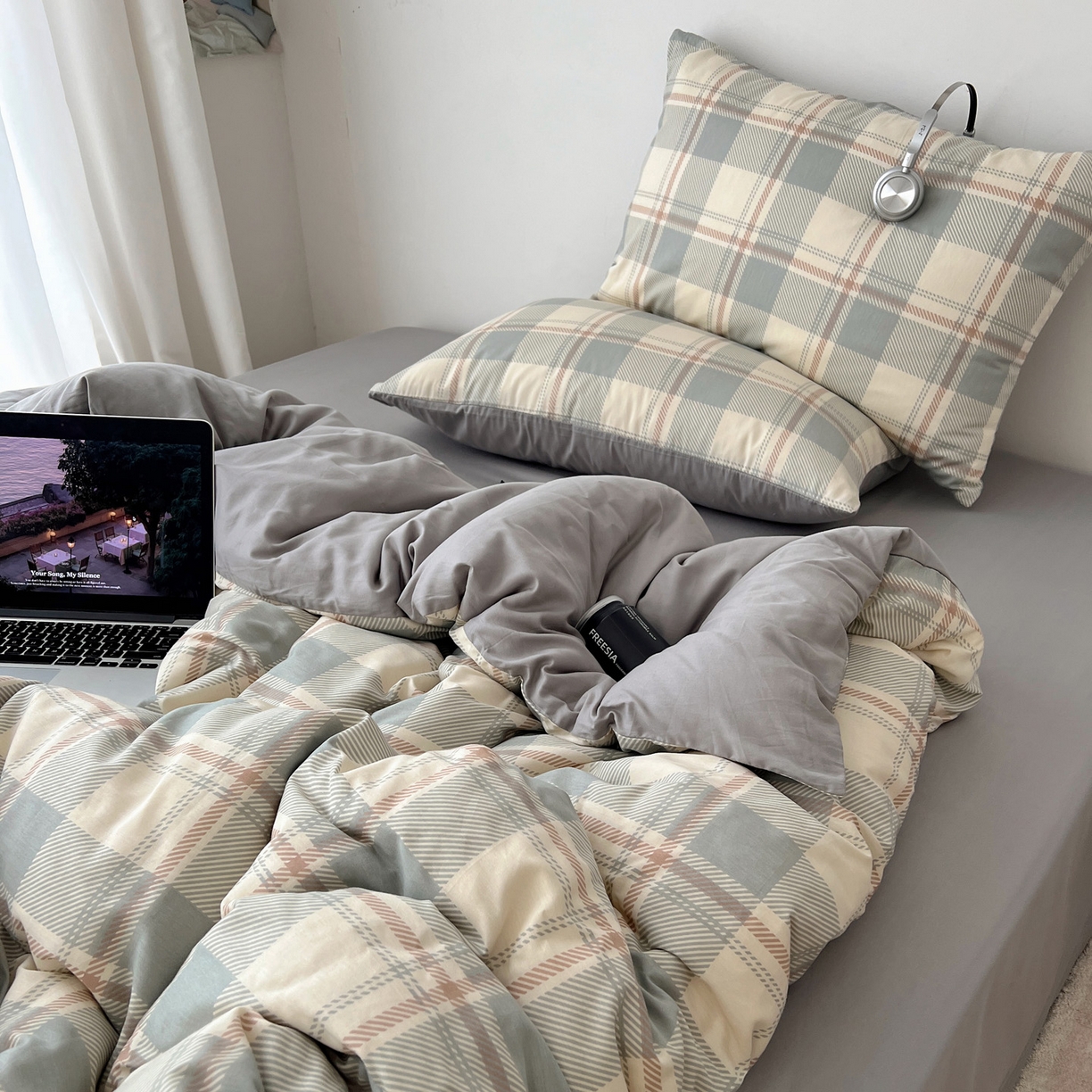 91家纺网 家纺一手货源 找家纺 雅居纺家纺 2025春夏新款全棉纯棉印花四件套 复古蓝灰格