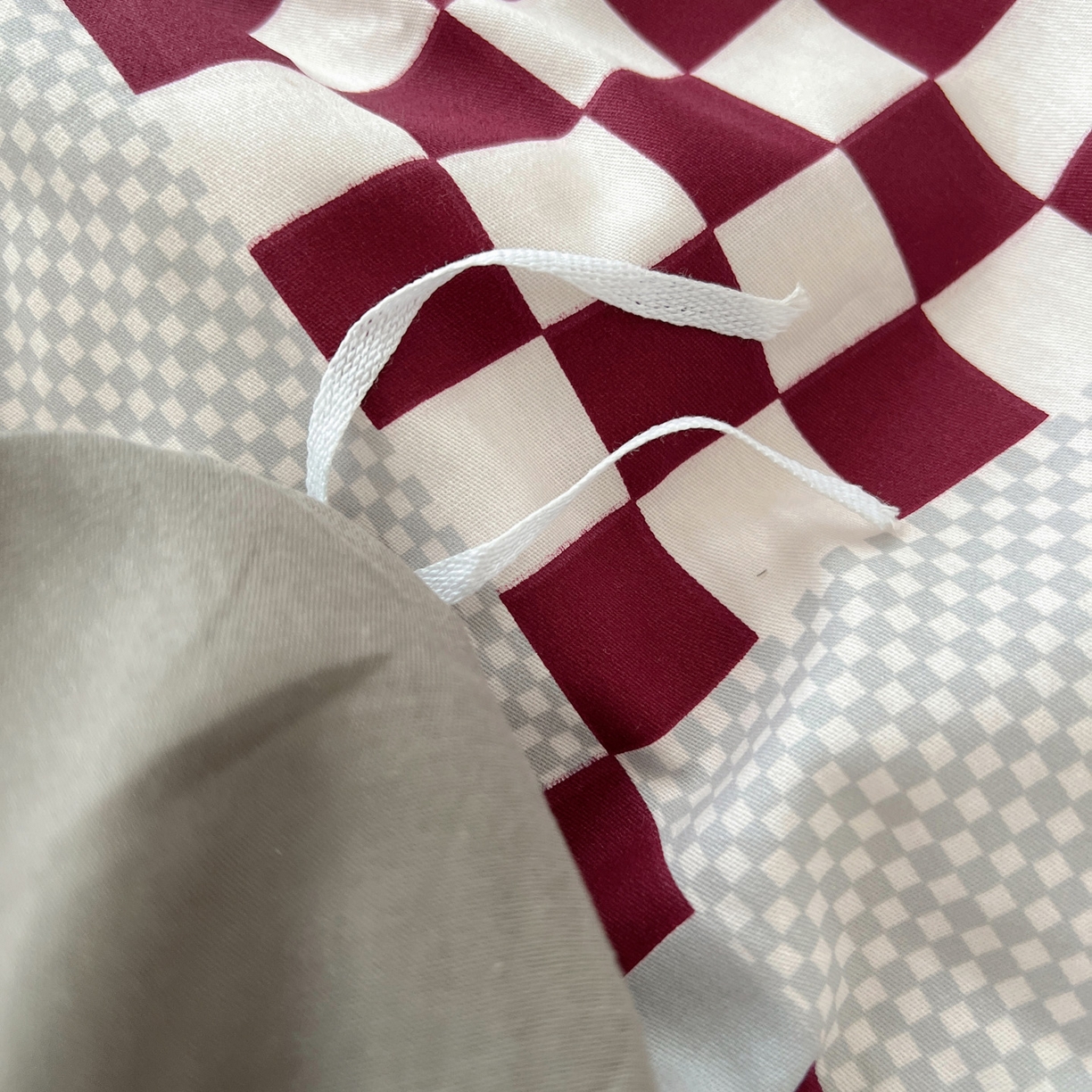 91家纺网 家纺一手货源 找家纺 雅居纺家纺 2025春夏新款全棉纯棉印花四件套 红灰格