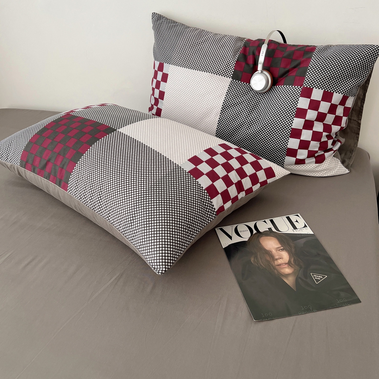 91家纺网 家纺一手货源 找家纺 雅居纺家纺 2025春夏新款全棉纯棉印花四件套 红灰格