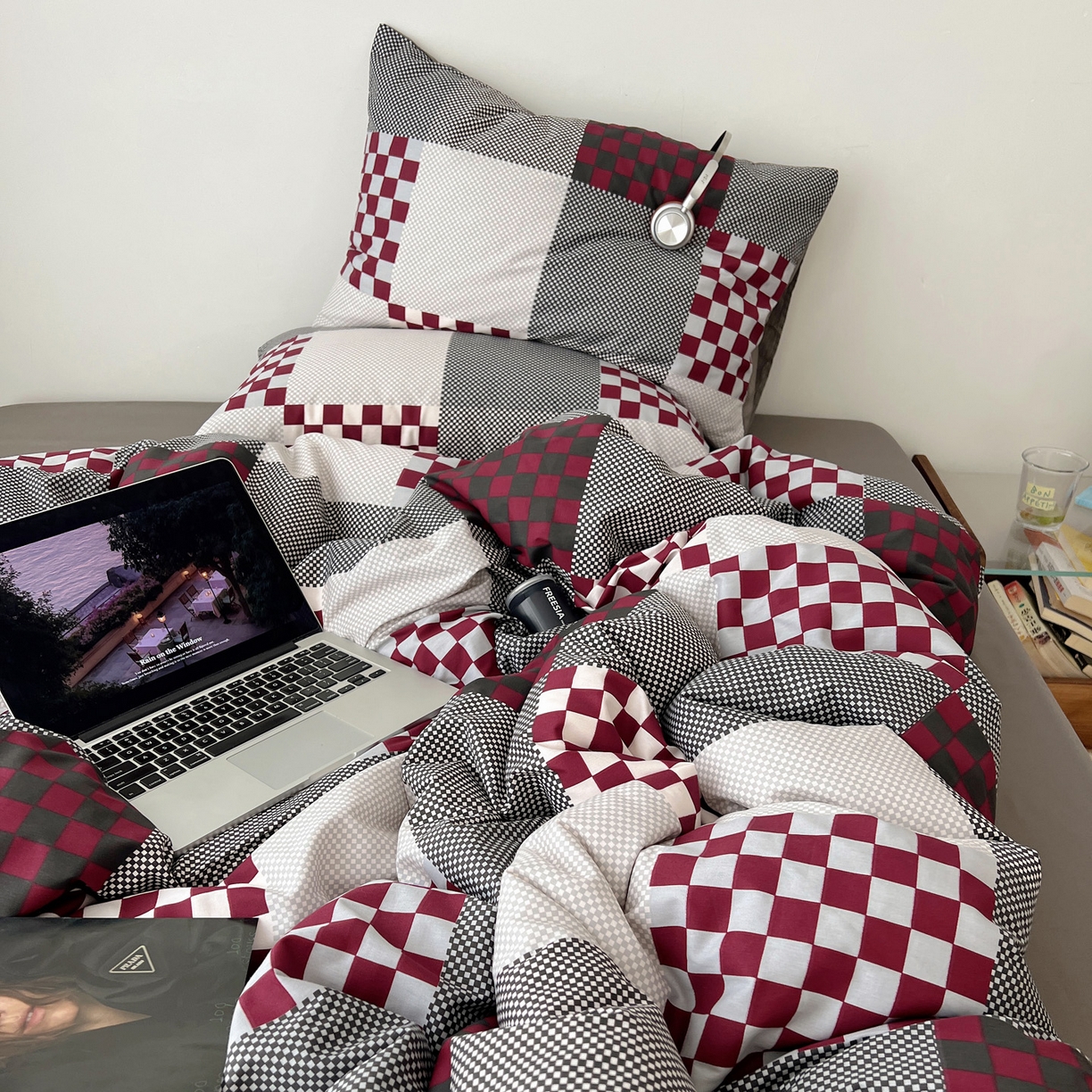 91家纺网 家纺一手货源 找家纺 雅居纺家纺 2025春夏新款全棉纯棉印花四件套 红灰格