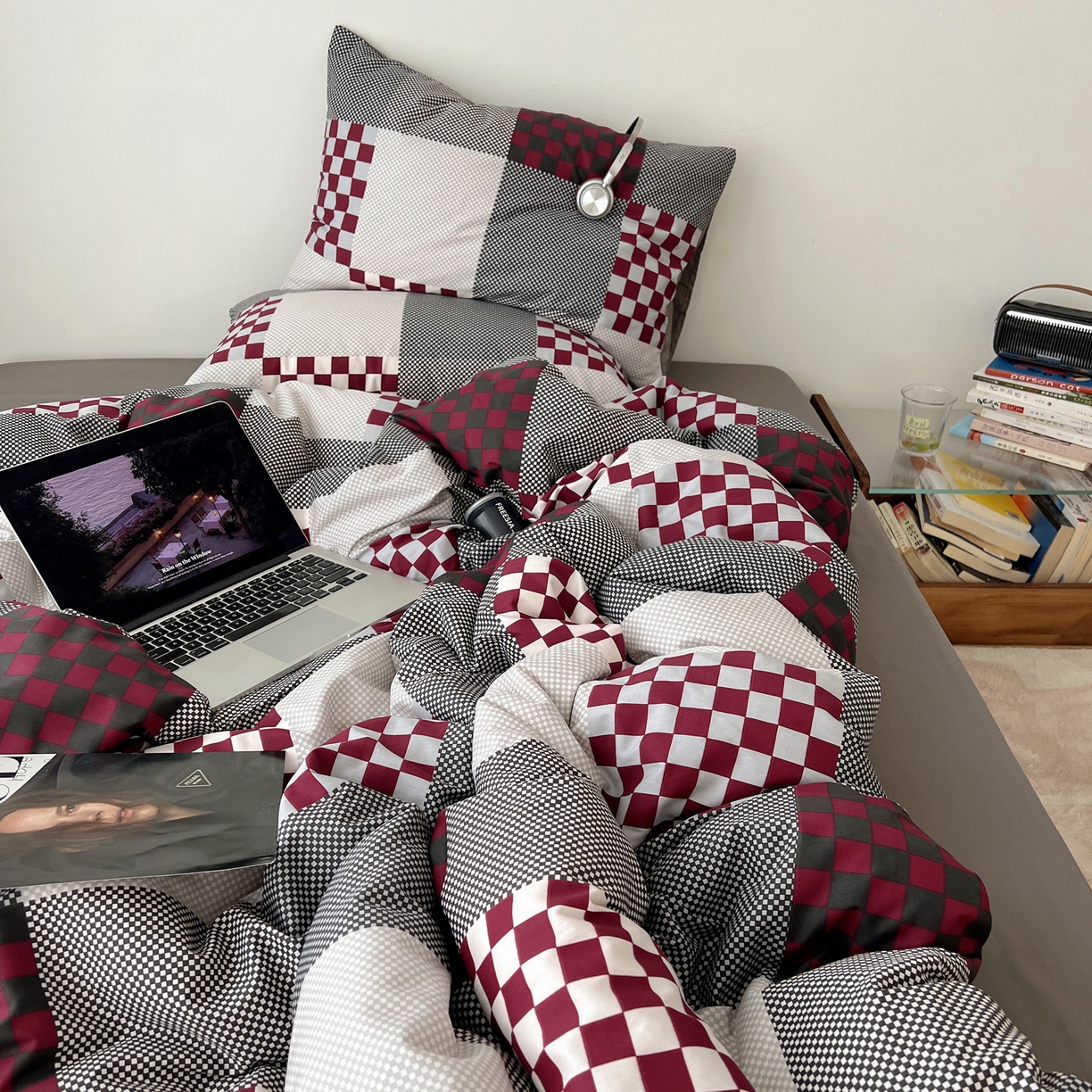 91家纺网 家纺一手货源 找家纺 雅居纺家纺 2025春夏新款全棉纯棉印花四件套 红灰格