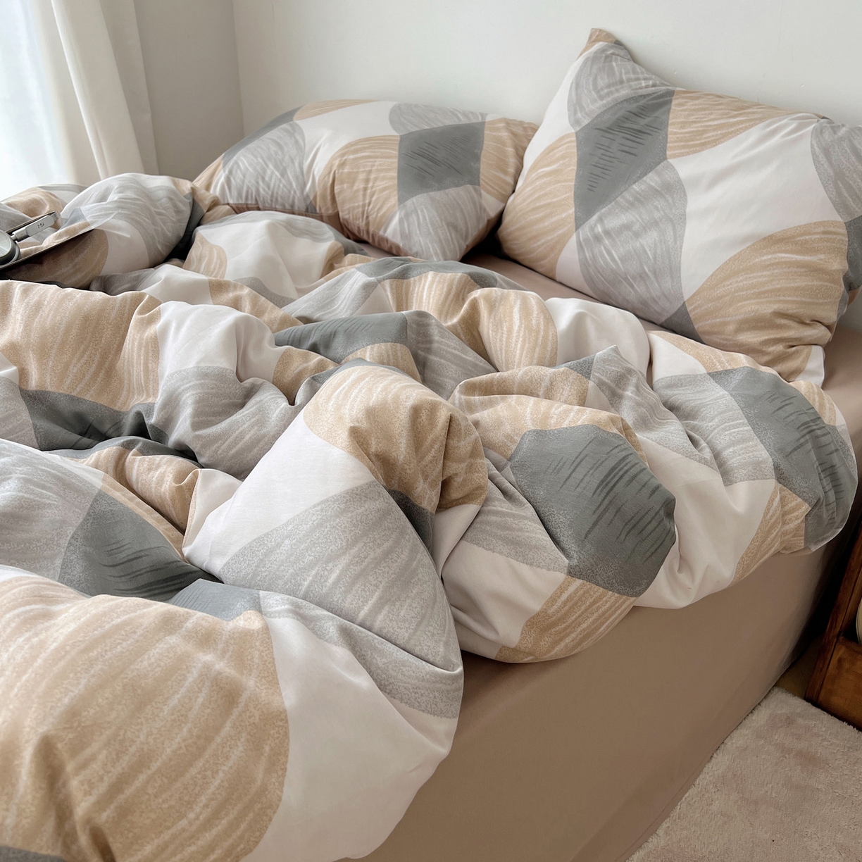 91家纺网 家纺一手货源 找家纺 雅居纺家纺 2025春夏新款全棉纯棉印花四件套 菱形卡其