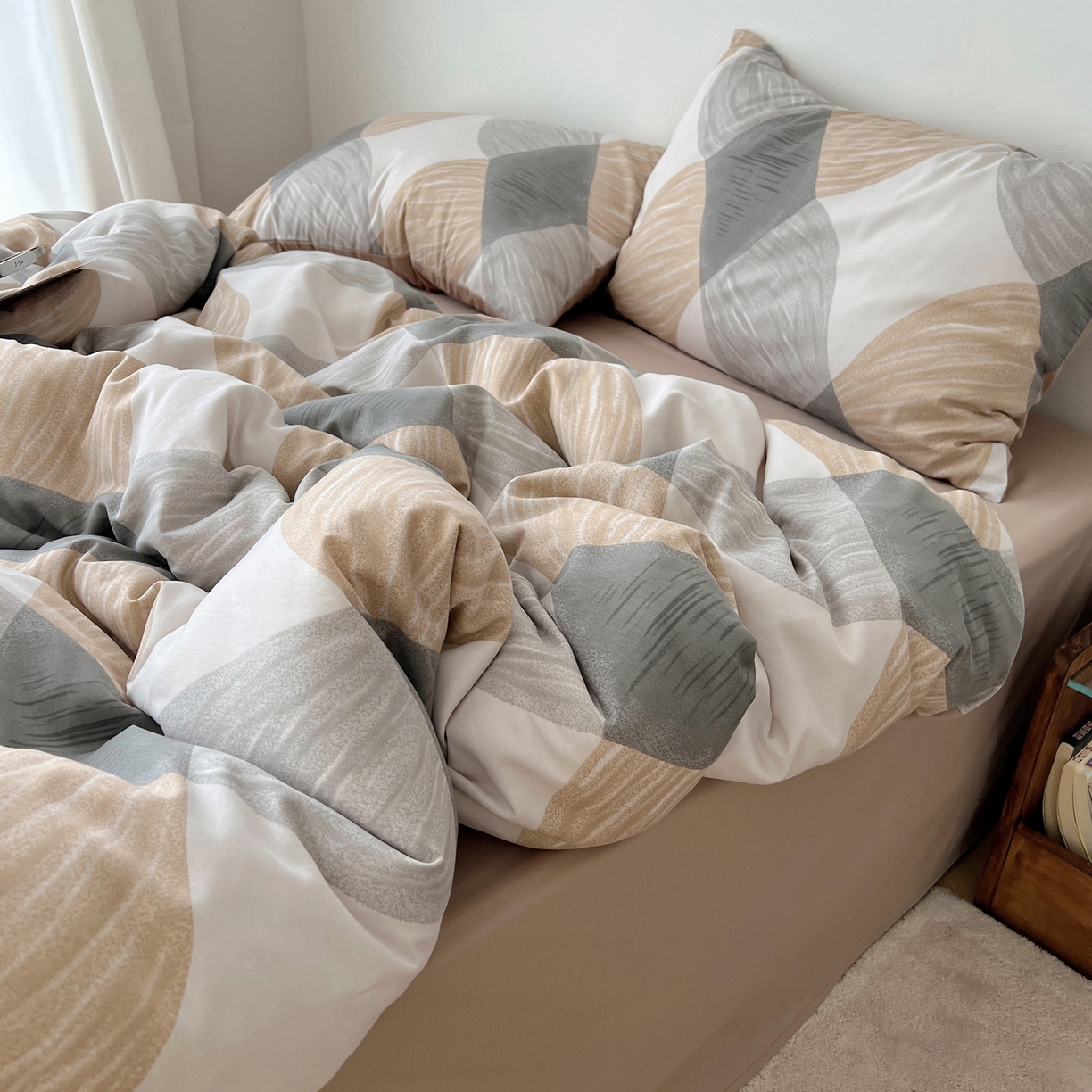 91家纺网 家纺一手货源 找家纺 雅居纺家纺 2025春夏新款全棉纯棉印花四件套 菱形卡其