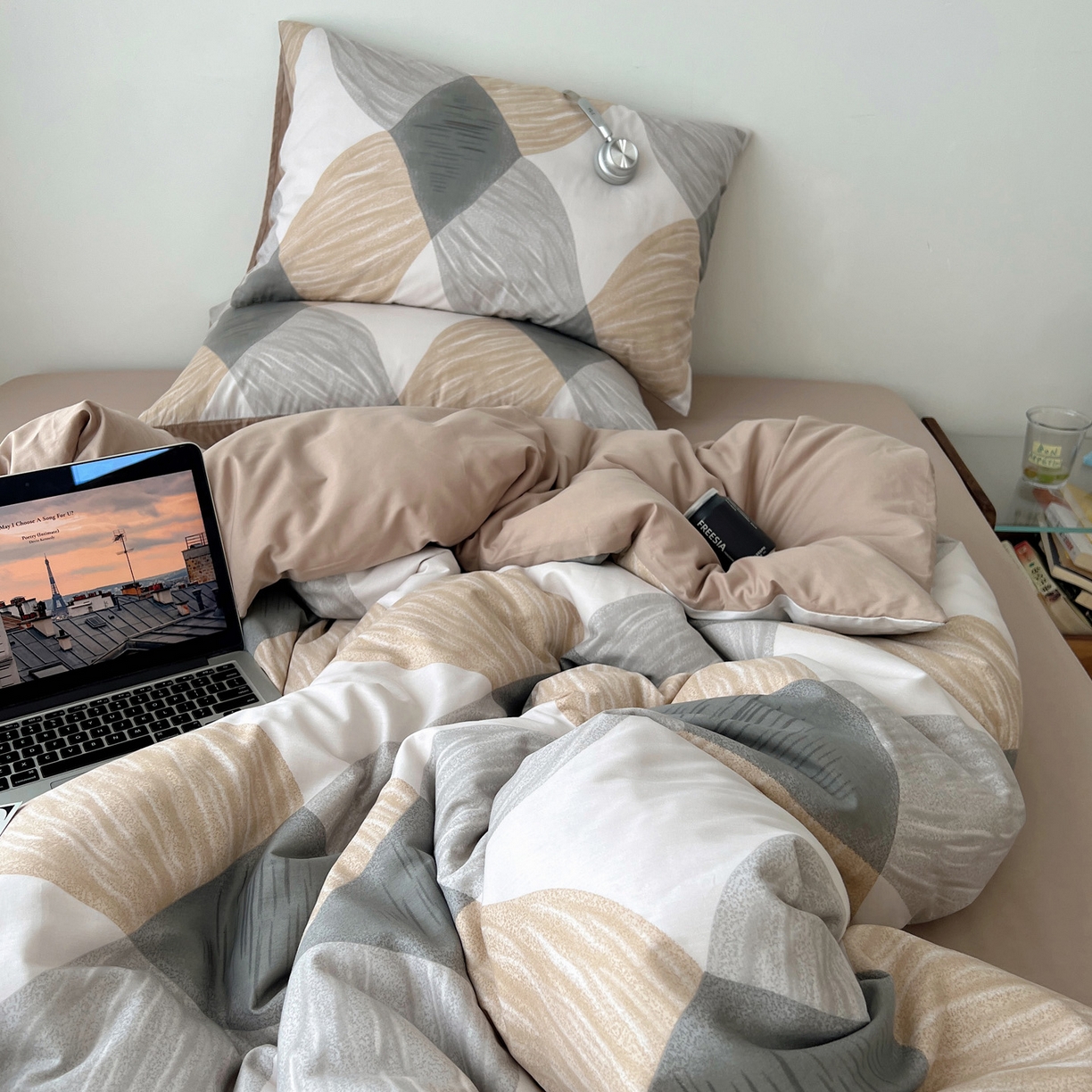 91家纺网 家纺一手货源 找家纺 雅居纺家纺 2025春夏新款全棉纯棉印花四件套 菱形卡其