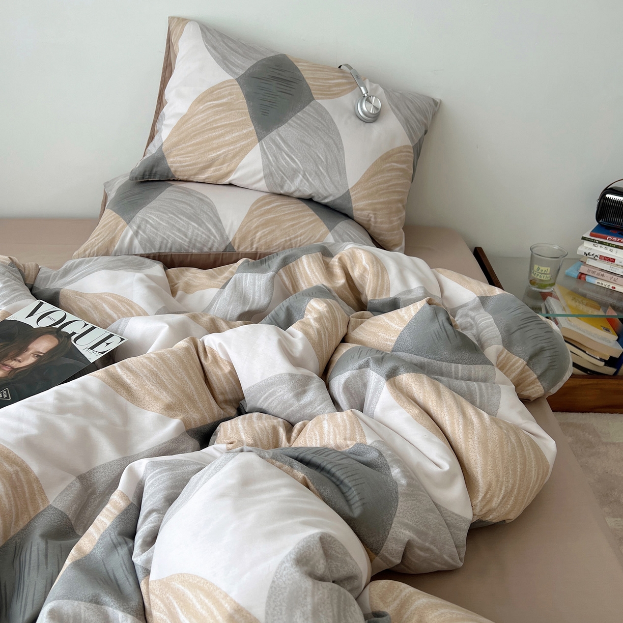 91家纺网 家纺一手货源 找家纺 雅居纺家纺 2025春夏新款全棉纯棉印花四件套 菱形卡其