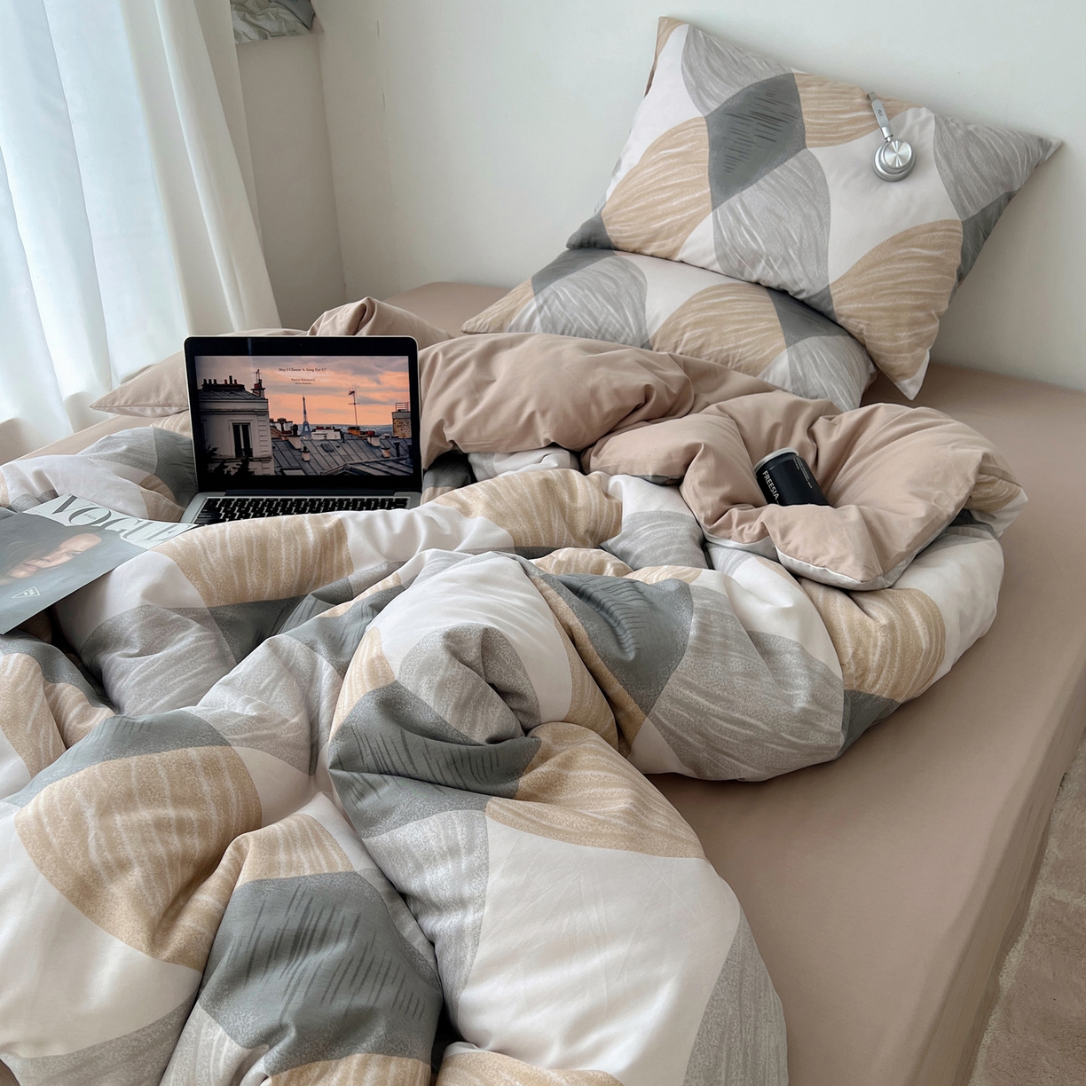 91家纺网 家纺一手货源 找家纺 雅居纺家纺 2025春夏新款全棉纯棉印花四件套 菱形卡其