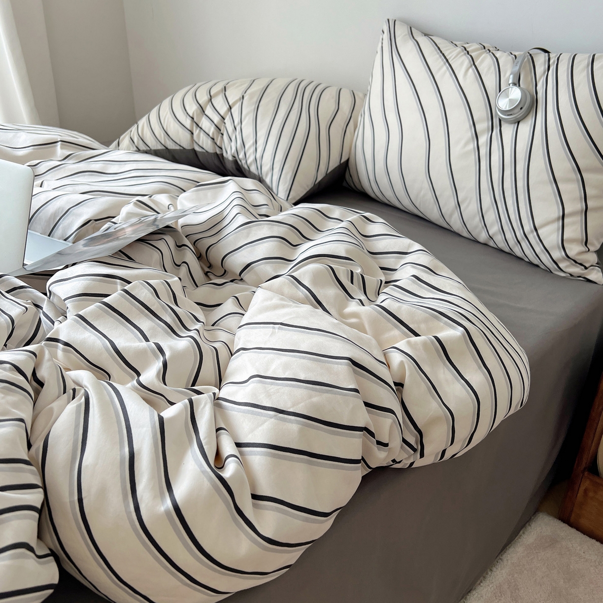 91家纺网 家纺一手货源 找家纺 雅居纺家纺 2025春夏新款全棉纯棉印花四件套 斜纹波条