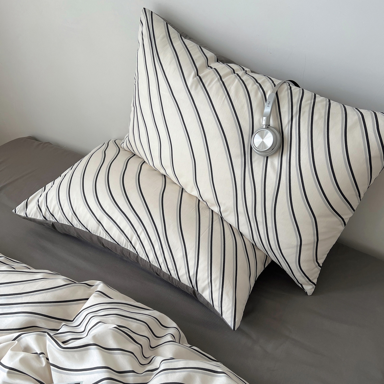 91家纺网 家纺一手货源 找家纺 雅居纺家纺 2025春夏新款全棉纯棉印花四件套 斜纹波条