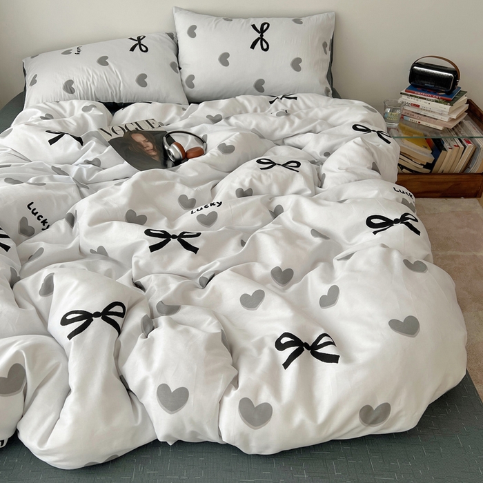 雅居纺家纺 2025春夏新款全棉纯棉印花四件套 爱心蝴蝶结