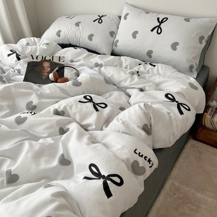 91家纺网 家纺一手货源 找家纺 雅居纺家纺 2025春夏新款全棉纯棉印花四件套 爱心蝴蝶结