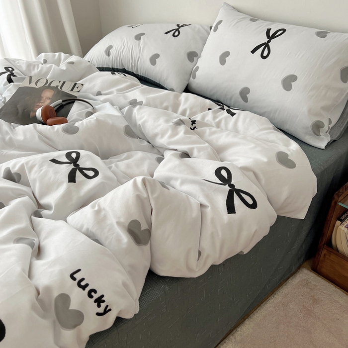 91家纺网 家纺一手货源 找家纺 雅居纺家纺 2025春夏新款全棉纯棉印花四件套 爱心蝴蝶结