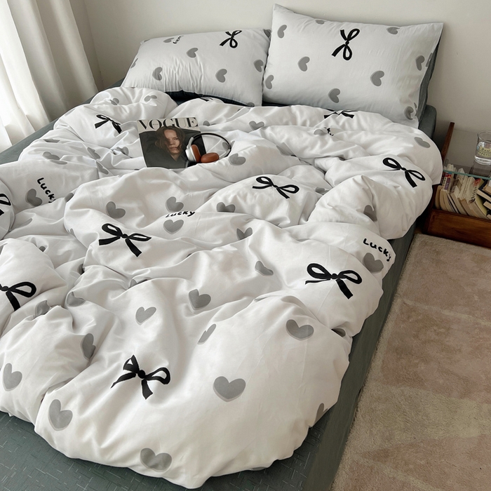 91家纺网 家纺一手货源 找家纺 雅居纺家纺 2025春夏新款全棉纯棉印花四件套 爱心蝴蝶结