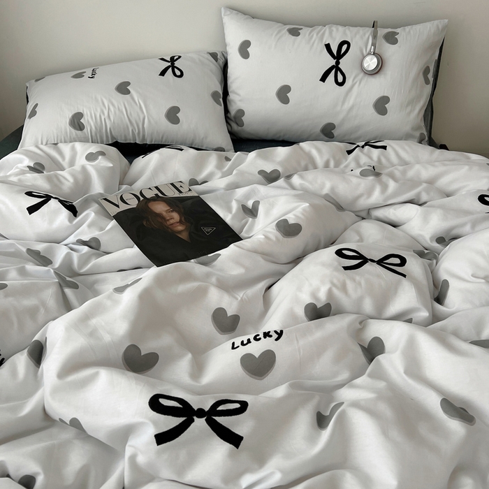 91家纺网 家纺一手货源 找家纺 雅居纺家纺 2025春夏新款全棉纯棉印花四件套 爱心蝴蝶结