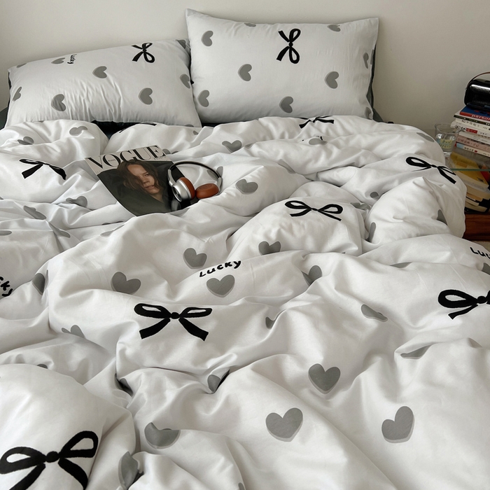 91家纺网 家纺一手货源 找家纺 雅居纺家纺 2025春夏新款全棉纯棉印花四件套 爱心蝴蝶结