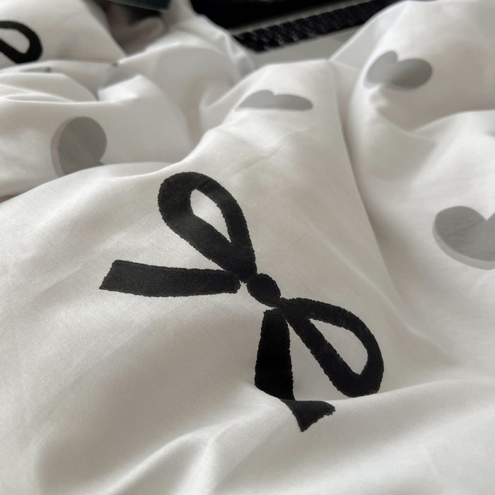 91家纺网 家纺一手货源 找家纺 雅居纺家纺 2025春夏新款全棉纯棉印花四件套 爱心蝴蝶结