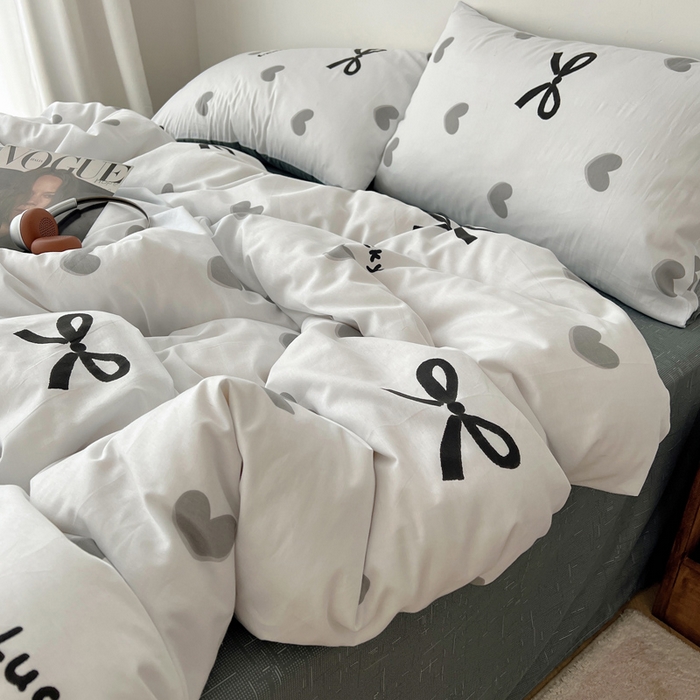 91家纺网 家纺一手货源 找家纺 雅居纺家纺 2025春夏新款全棉纯棉印花四件套 爱心蝴蝶结