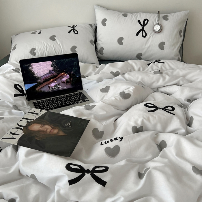 91家纺网 家纺一手货源 找家纺 雅居纺家纺 2025春夏新款全棉纯棉印花四件套 爱心蝴蝶结