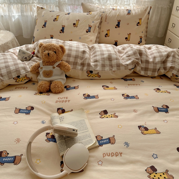 91家纺网 家纺一手货源 找家纺 雅居纺家纺 2025春夏新款全棉纯棉印花四件套 腊肠狗队长