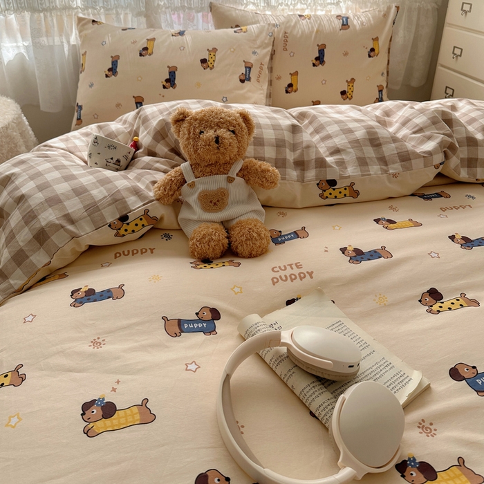 91家纺网 家纺一手货源 找家纺 雅居纺家纺 2025春夏新款全棉纯棉印花四件套 腊肠狗队长