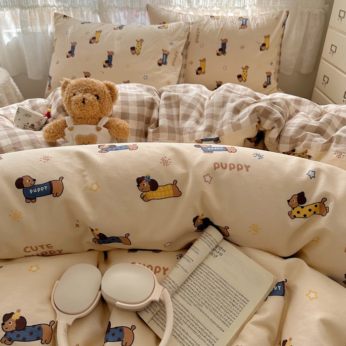 91家纺网 家纺一手货源 找家纺 雅居纺家纺 2025春夏新款全棉纯棉印花四件套 腊肠狗队长