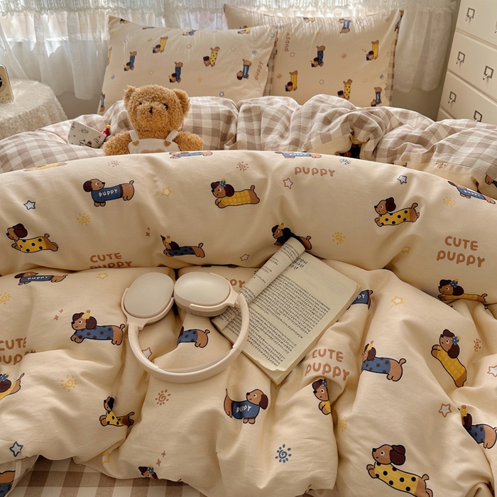 91家纺网 家纺一手货源 找家纺 雅居纺家纺 2025春夏新款全棉纯棉印花四件套 腊肠狗队长