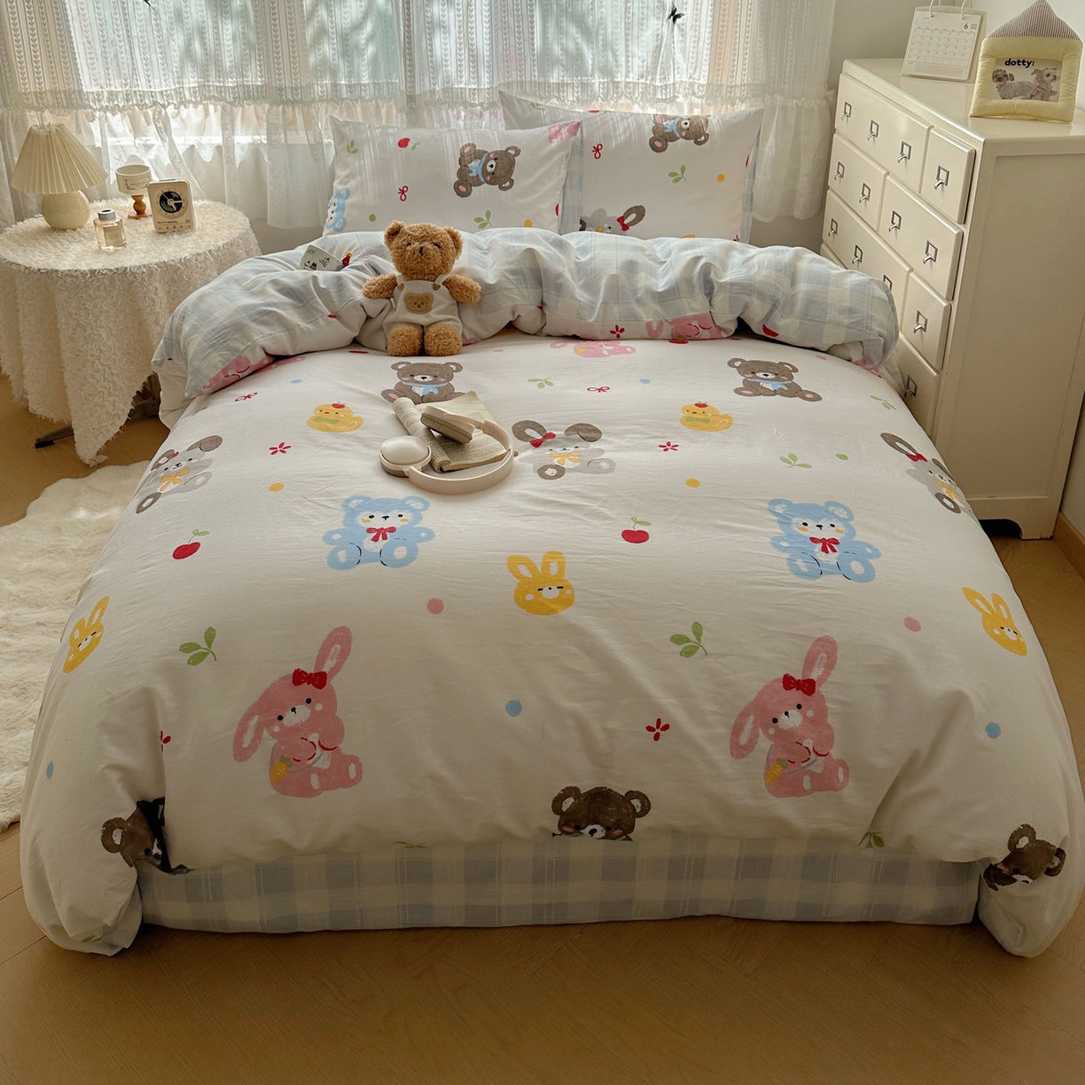 91家纺网 家纺一手货源 找家纺 雅居纺家纺 2025春夏新款全棉纯棉印花四件套 兔兔跟熊