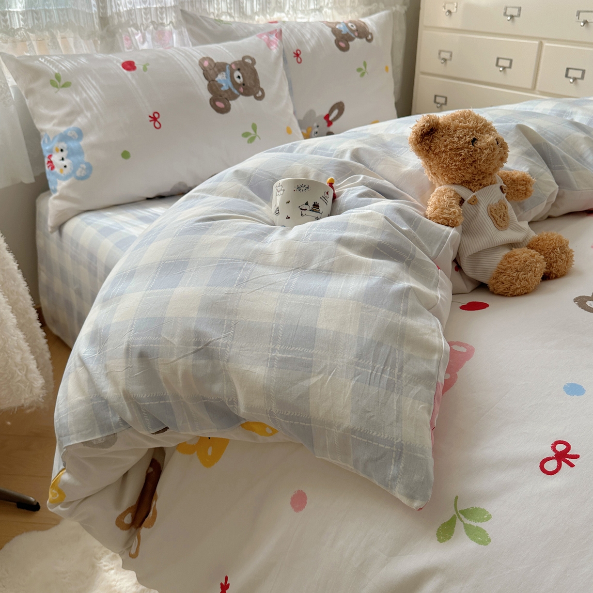 91家纺网 家纺一手货源 找家纺 雅居纺家纺 2025春夏新款全棉纯棉印花四件套 兔兔跟熊