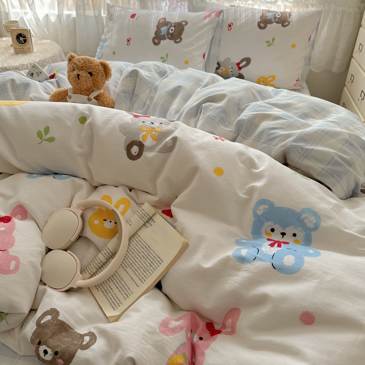 91家纺网 家纺一手货源 找家纺 雅居纺家纺 2025春夏新款全棉纯棉印花四件套 兔兔跟熊