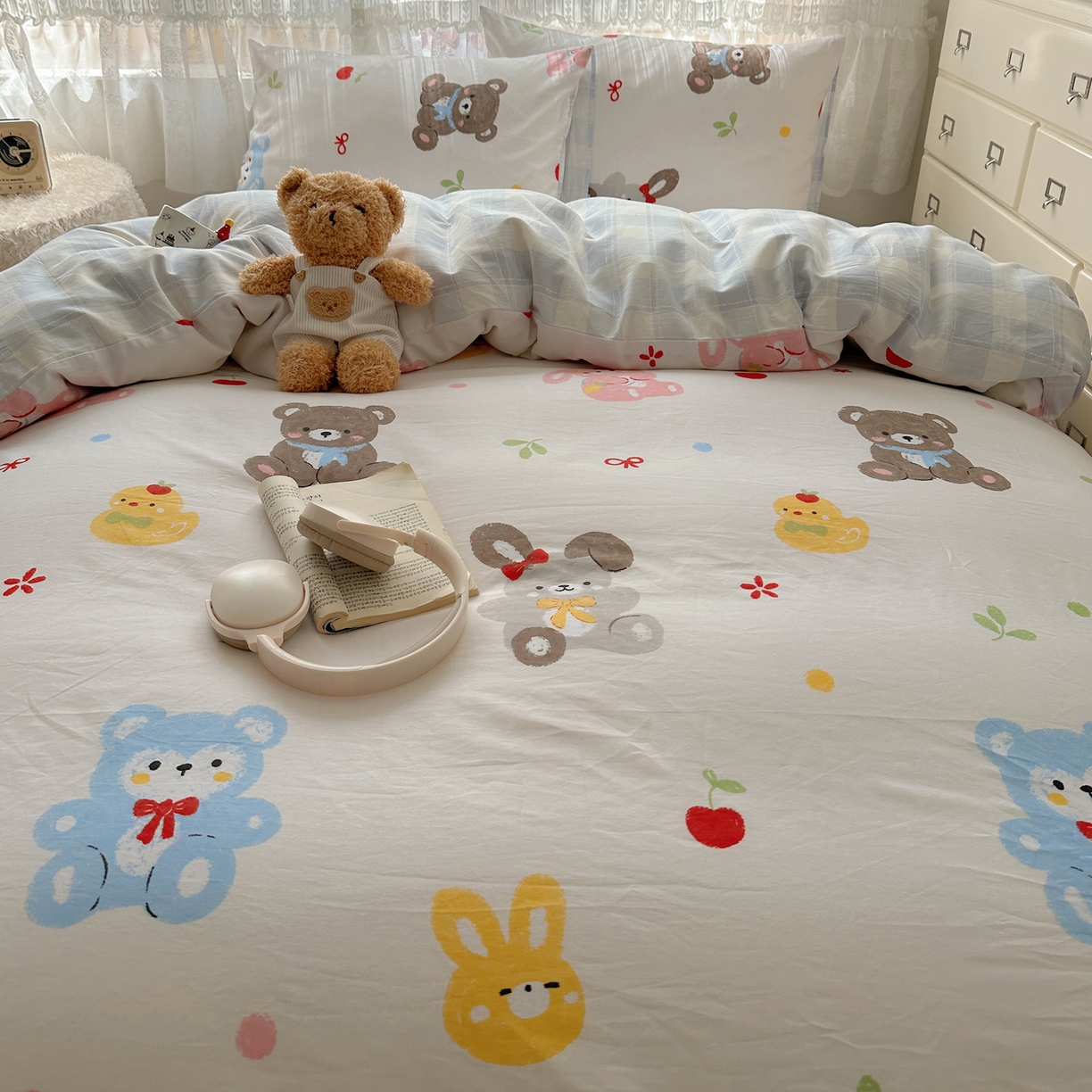 91家纺网 家纺一手货源 找家纺 雅居纺家纺 2025春夏新款全棉纯棉印花四件套 兔兔跟熊