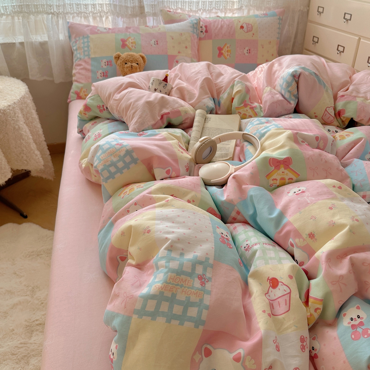 91家纺网 家纺一手货源 找家纺 雅居纺家纺 2025春夏新款全棉纯棉印花四件套 樱桃猫咪