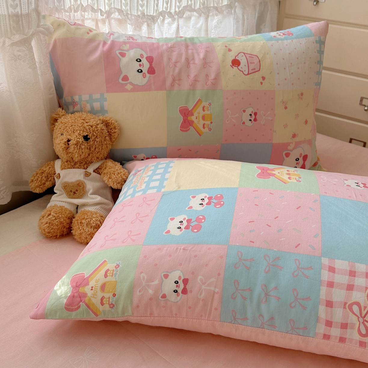 91家纺网 家纺一手货源 找家纺 雅居纺家纺 2025春夏新款全棉纯棉印花四件套 樱桃猫咪