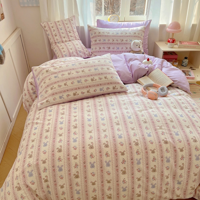 91家纺网 家纺一手货源 找家纺 雅居纺家纺 2025春夏新款全棉纯棉印花四件套 花园萌兔