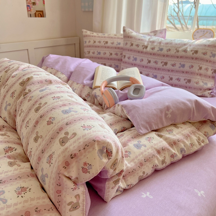 91家纺网 家纺一手货源 找家纺 雅居纺家纺 2025春夏新款全棉纯棉印花四件套 花园萌兔