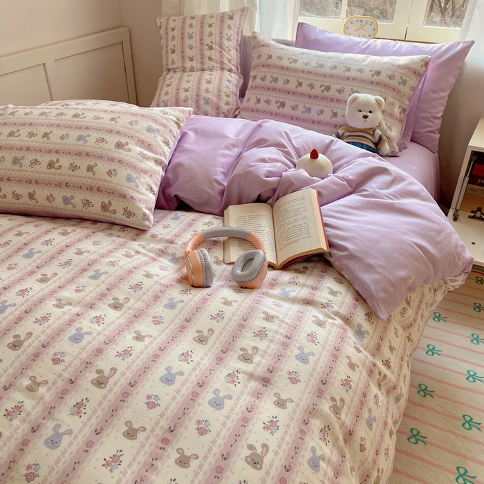 91家纺网 家纺一手货源 找家纺 雅居纺家纺 2025春夏新款全棉纯棉印花四件套 花园萌兔