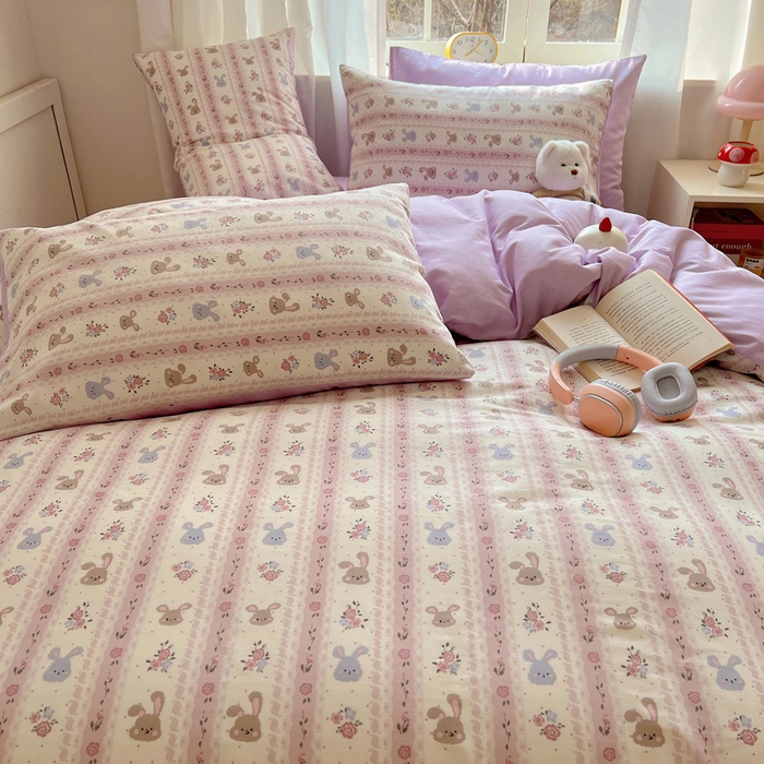 91家纺网 家纺一手货源 找家纺 雅居纺家纺 2025春夏新款全棉纯棉印花四件套 花园萌兔