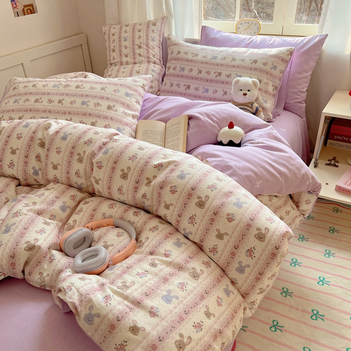 91家纺网 家纺一手货源 找家纺 雅居纺家纺 2025春夏新款全棉纯棉印花四件套 花园萌兔