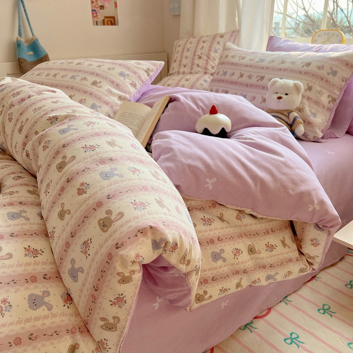 91家纺网 家纺一手货源 找家纺 雅居纺家纺 2025春夏新款全棉纯棉印花四件套 花园萌兔