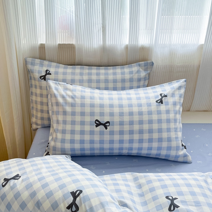 91家纺网 家纺一手货源 找家纺 雅居纺家纺 2025春夏新款全棉纯棉印花四件套 蓝格子蝴蝶结