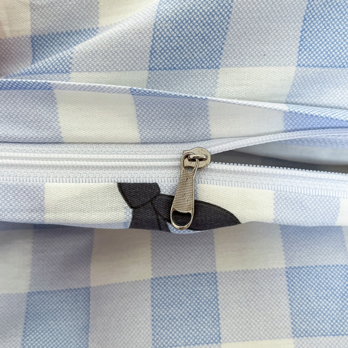 91家纺网 家纺一手货源 找家纺 雅居纺家纺 2025春夏新款全棉纯棉印花四件套 蓝格子蝴蝶结