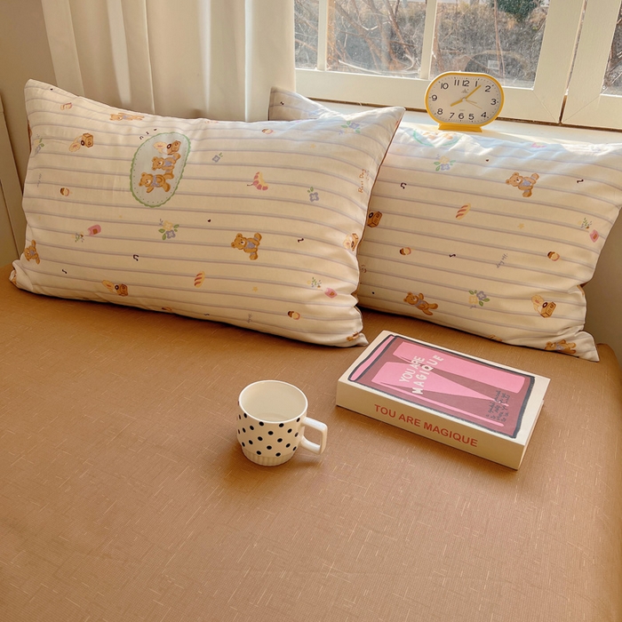 91家纺网 家纺一手货源 找家纺 雅居纺家纺 2025春夏新款全棉纯棉印花四件套 小熊假日