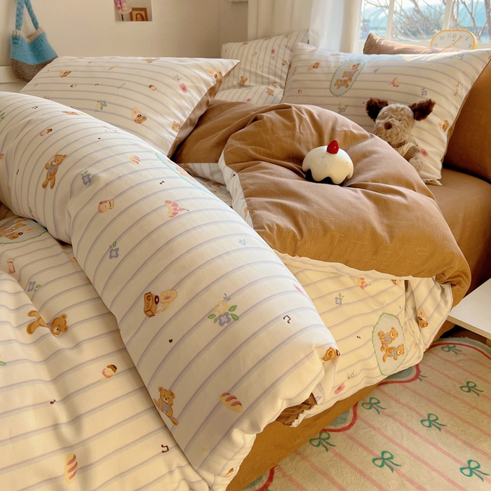 91家纺网 家纺一手货源 找家纺 雅居纺家纺 2025春夏新款全棉纯棉印花四件套 小熊假日