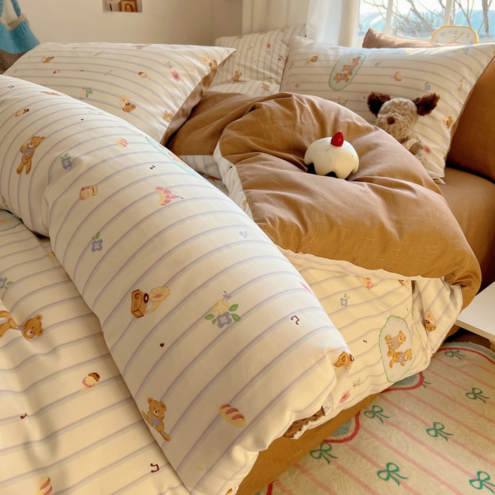 91家纺网 家纺一手货源 找家纺 雅居纺家纺 2025春夏新款全棉纯棉印花四件套 小熊假日