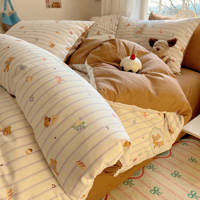 91家纺网 家纺一手货源 找家纺 雅居纺家纺 2025春夏新款全棉纯棉印花四件套 小熊假日