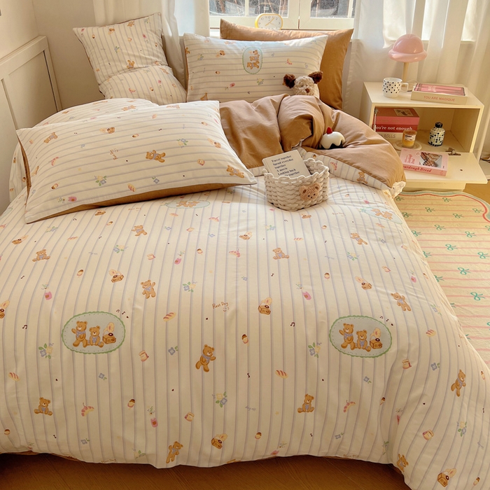 91家纺网 家纺一手货源 找家纺 雅居纺家纺 2025春夏新款全棉纯棉印花四件套 小熊假日