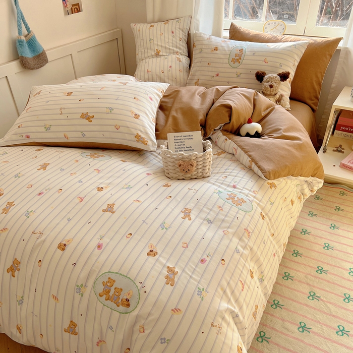 91家纺网 家纺一手货源 找家纺 雅居纺家纺 2025春夏新款全棉纯棉印花四件套 小熊假日