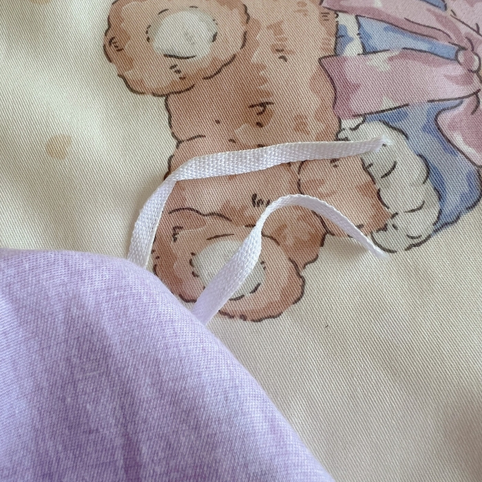 91家纺网 家纺一手货源 找家纺 雅居纺家纺 2025春夏新款全棉纯棉印花四件套 椰果小熊