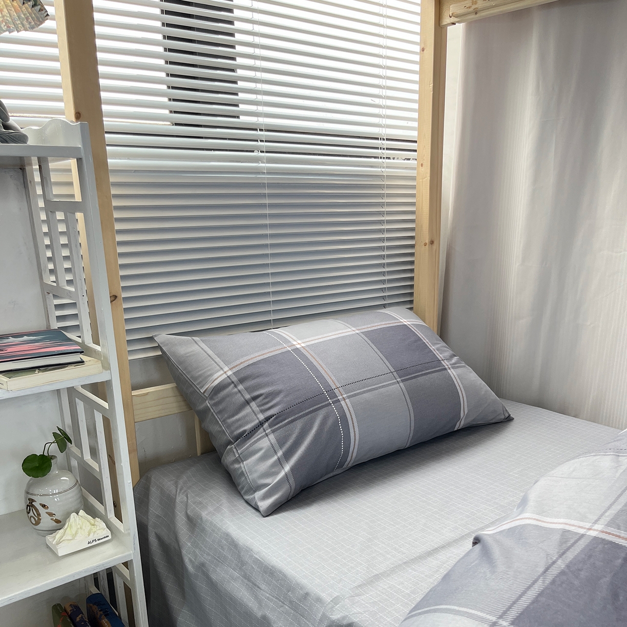 91家纺网 家纺一手货源 找家纺 （总）云梦13372全棉学生宿舍纯棉三六件套全棉三件套源头工厂常年有货  折叠次元